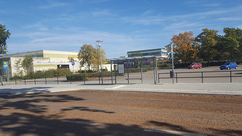 neue Bushaltestellenanlage am Philipp Melanchthon Gymnasium